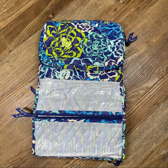 Vera Bradley Travel Toiletries Kit Organizer Blue Floral Roll-Up - Picture 6 of 6